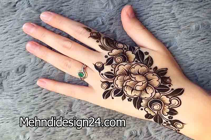 Linear Elegance Mehndi Design 2