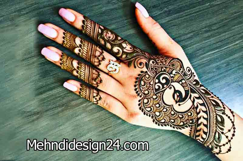 Minimalist Peacock Feather Mehndi Design 3