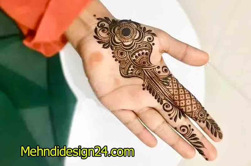 Single Finger Accent Mehndi Design 1