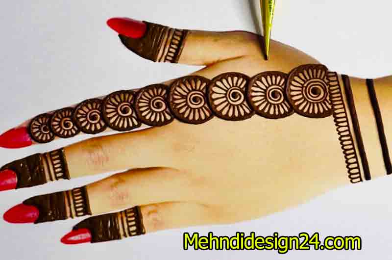 Single Finger Accent Mehndi Design 11