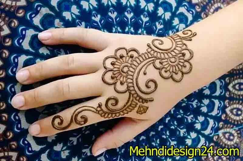 Single Finger Accent Mehndi Design 15