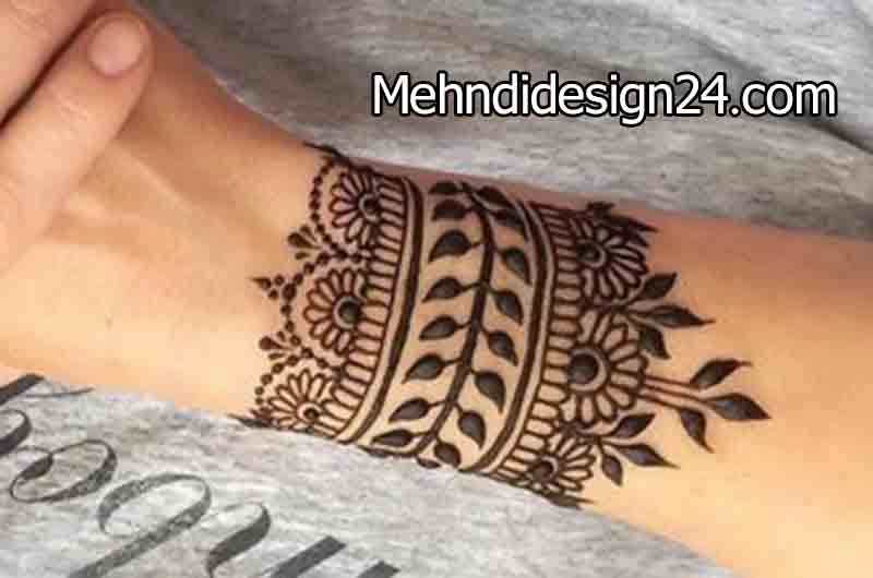 Wrist Cuff Chic Mehndi Design
