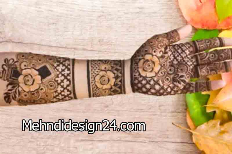 Wrist Cuff Chic Mehndi Design 3