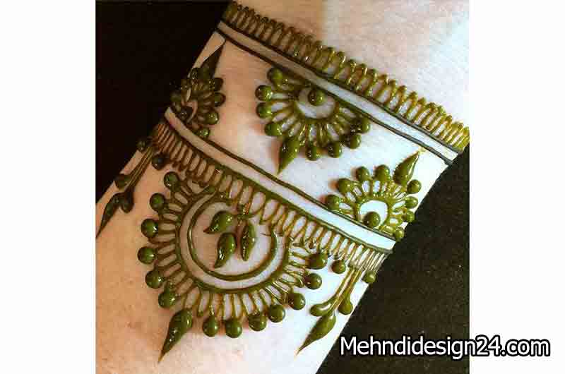 Wrist Cuff Chic Mehndi Design 2