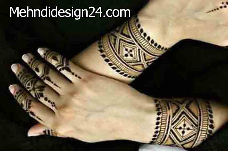 Wrist Cuff Chic Mehndi Design
